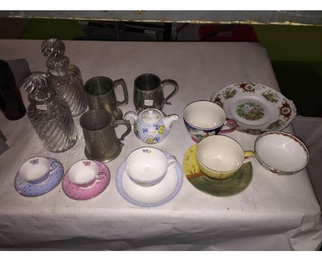 A COLLECTION OF ITEMS TO INCLUDE, BOMBAY DUCK BUTTERFLY CUPS AND SAUCERS, HALYCON DAYS CHINA, COALPORT, DECANTERS, PEWTER, ET