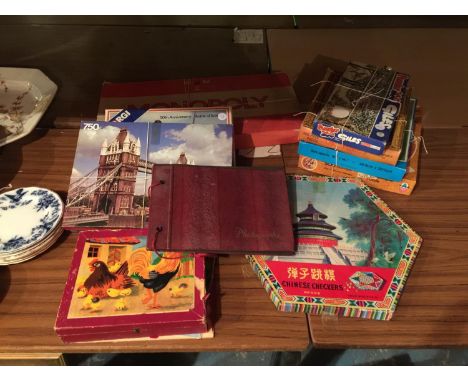 A QUANTITY OF VINTAGE GAMES AND JIGSAWS TO INCLUDE MONOPOLY, CHINESE CHECKERS, ETC 