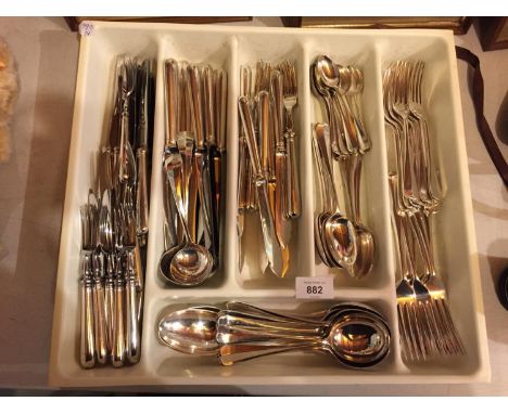 A COLLECTION OF SILVER PLATED FLATWARE TO INCLUDE 61 PIECES OF VINTAGE MAPPIN AND WEBB SILVER PLATE FLATWARE 'RAT-TAIL' DESIG