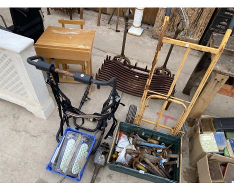 AN ASSORTMENT OF ITEMS TO INCLUDE A SACK TRUCK, A COACH LAMP AND VARIOUS TOOLS ETC 