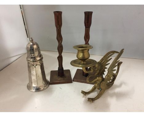 A BRASS DRAGON CANDLESTICK, HEIGHT 16CM, A PAIR OF TWISTED COPPER CANDLESTICKS, HEIGHT 23CM AND FURTHER MAPPIN AND WEBB'S PRI