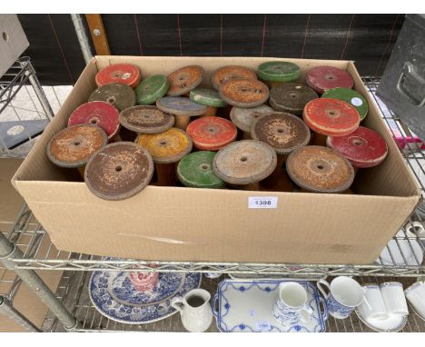 AN ASSORTMENT OF VINTAGE WOODEN BOBBIN REELS 