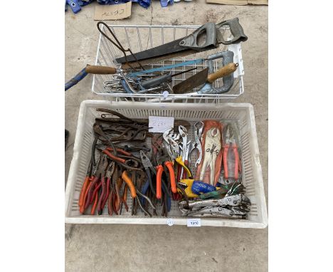 AN ASSORTMENT OF TOOLS TO INCLUDE HACK SAWS, MOLE GRIPS AND PLIERS ETC 