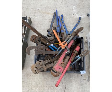 AN ASSORTMENT OF TIN SNIPS AND PIPE WRENCHES TO INCLUDE RECORD ETC 