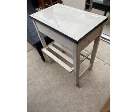 A MID TWENTIETH CENTURY MANGLE STAND WITH ENAMEL TOP LACKING MANGLE 
