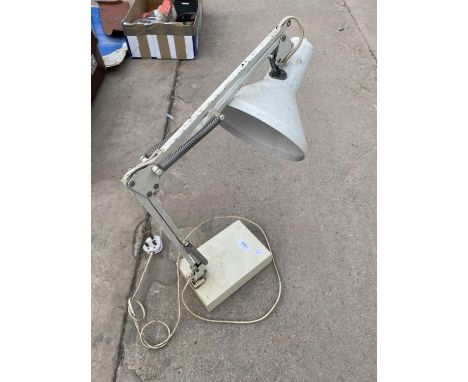 A VINTAGE ANGLE POISE LAMP 