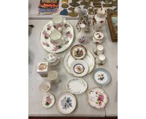 A QUANTITY OF CERAMIC ITEMS TO INCLUDE, OLD COUNTRY ROSES EGG CUPS, VASE AND LIDDED BOWL, ROYAL WORCESTER, WEDGWOOD, COALPORT