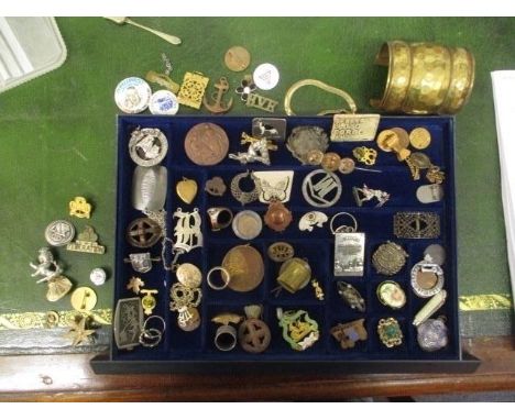 Jewellery and badges to include rings, an Automobile Club of Great Britain &amp; Ireland 1903 steward pendant, a CWS Federati
