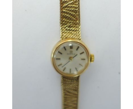 A 9ct yellow gold Omega manual wind ladies wristwatch - approx weight 16 grams - in running order , case 16mm wide