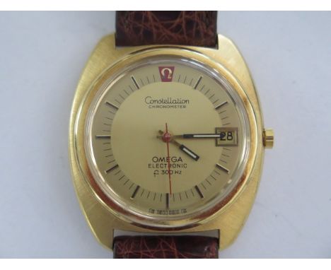 A 1973 18ct yellow gold Omega Electronic Consellation chronometer gents wristwatch with date F300ltz - 37mm case - on an Omeg
