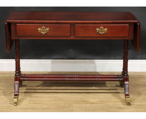 An American mahogany sofa table, by Hammary, Lenoir, North Carolina, 69.5cm high, 106cm opening to 152.5cm wide, 40.5cm deep 