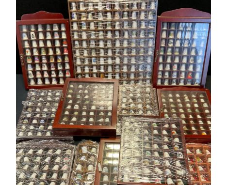 Thimbles - Ceramic thimbles including; places, Old country roses, Peter rabbit; etc (approx 650) 