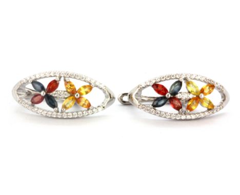 A pair of 925 silver earrings set with sapphires and fancy sapphires, L. 2cm.