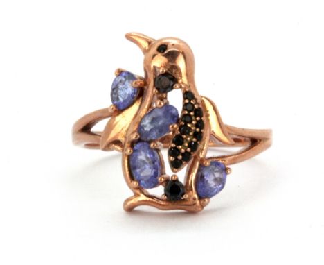 A 925 silver rose gold gilt penguin shaped ring set with tanzanites and black spinels, (S).