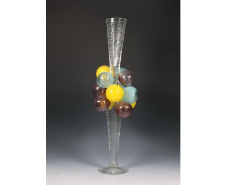 Borek Sipek (1949- 2014), helder glazen vaas met gekleurde bal appliques, model 'Arnold' gesigneerd en genummerd 60. h. 60 cm