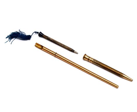14 kt. gouden kroontjespen, 19e eeuw. Hierbij een doublé en onedel vulpotlood kroontjespen bruto 9,8 gr. [3] 14 k. gold dip p
