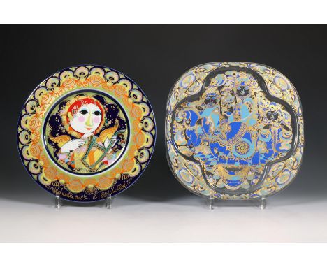 Bjorn Wiinblad, twee borden en twee vazen, uitvoering Rosenthal, ondermeer kerstbord in glas 1978. h. 21 cm. diam. 28,5 cm. [