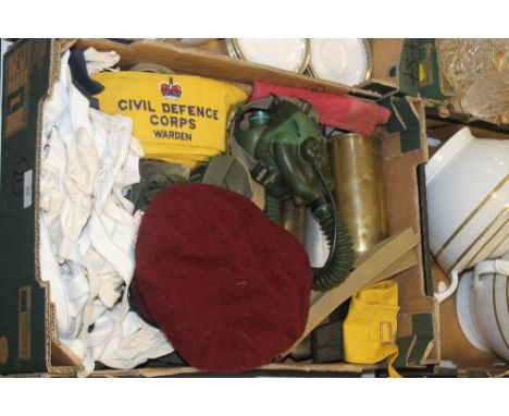 A BOX OF ASSORTED VINTAGE MILLITARY ITEMS TO INCLUDE HATS, BERETS, WWII ERA RAZOR BLADES ETC.