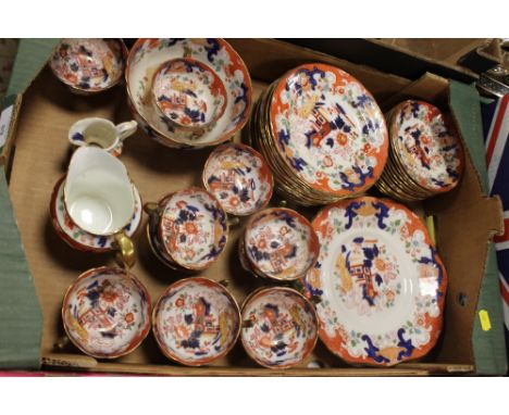 A TRAY OF VINTAGE IRONSTONE STYLE CHINA 