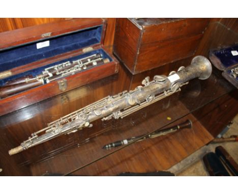 A VINTAGE CLARINET BY HAWKES AND SONS OF LONDON 