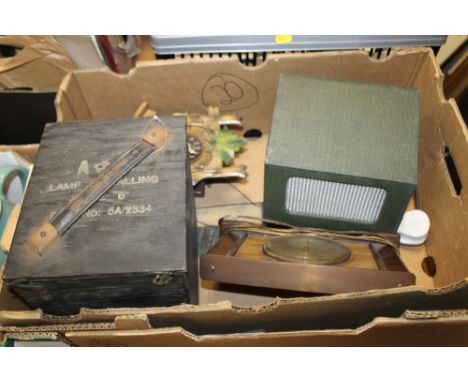 A BOX CONTAINING WW2 ERA RAF/AIR MINISTRY LAMP SIGNALLING IN ITS ORIGINAL WOODEN TRANSIT BOX AND A VINTAGE PYE DESK SPEAKER