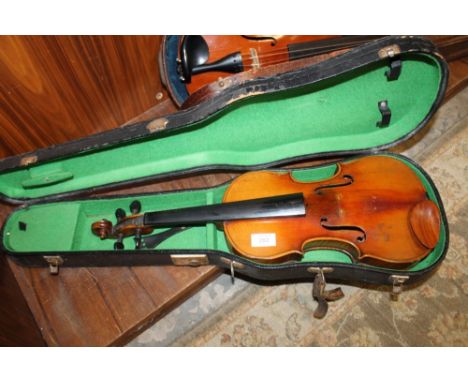 A CASED VINTAGE VIOLIN 
