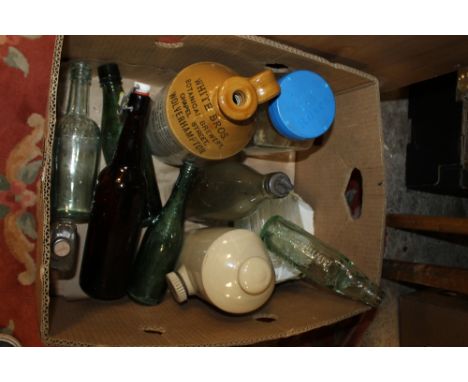 A BOX OF ASSORTED VINTAGE BOTTLES AND STONEWARE, INCLUDING A ROSES SWEET JAR AND BRYLCREAM JARS