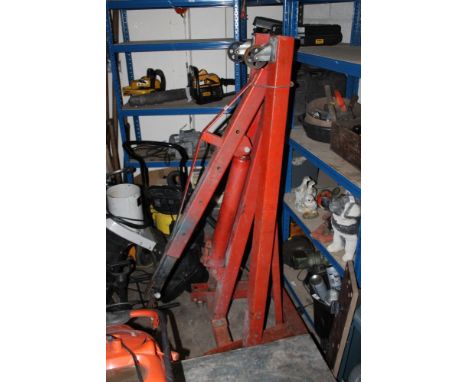 A TWO TONNE HYDRAULIC ENGINE HOIST