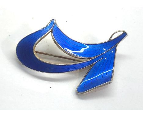 Silver and enamel Norway brooch measures approx. 55mm by 42mm, overall good condition