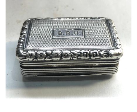 Antique Georgian silver vinaigrette Birmingham silver hallmarks measures approx. 34mm by b24mm 10mm deep in good condition 