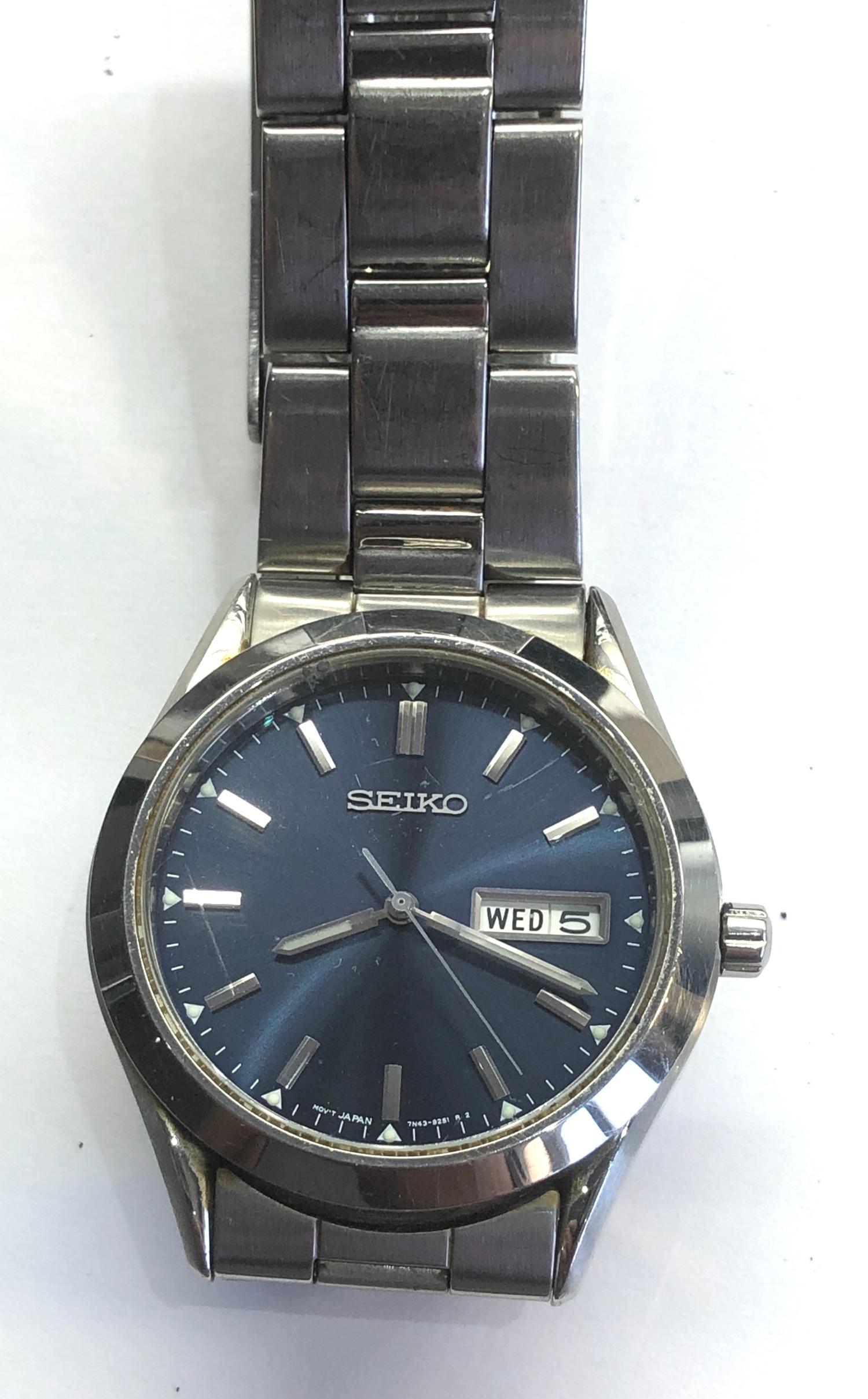 Boxed vintage seiko gents s/steel wristwatch 7n43-9070 box and papers