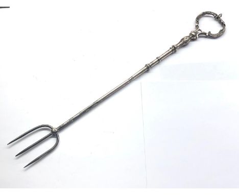 Fine large early Georgian silver toasting fork measures approx 45cm long  weight 250g 