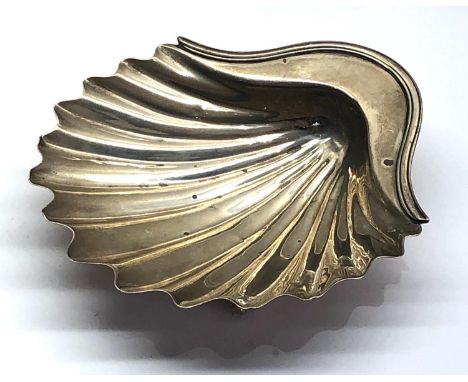 Georgian silver shell dish measures approx. 11.5cm by 10.5cm 