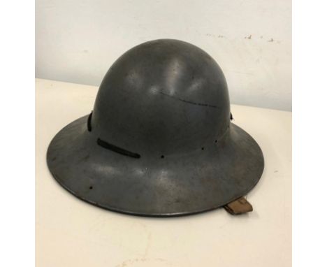 WW2 Military helmet, in good condition, please see images for details 