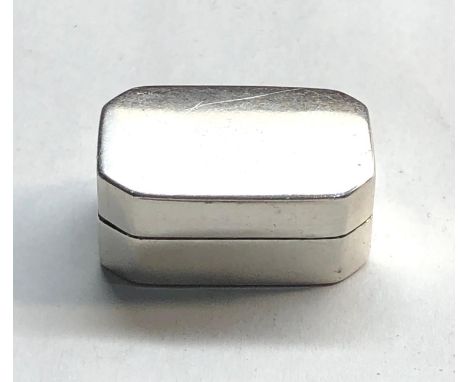 Antique Georgian silver vinaigrette Birmingham silver hallmarks measures approx. 24mm by 16mm and 10mm deep in good condition
