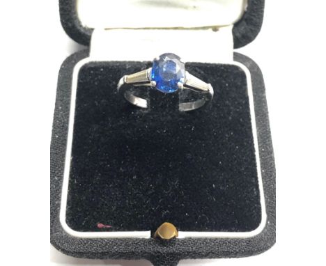 Platinum sapphire ring central sapphire measures approx 9mm by 6.5mm 