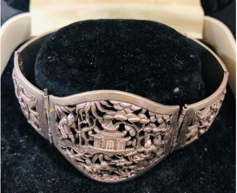 Vintage silver oriental cutwork story panel bracelet boxed,&nbsp;Overall good condition, claps will need adjusting