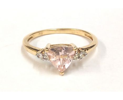A 9ct yellow gold ring set with a trillion cut light kunzite and white topaz set shoulders (R).