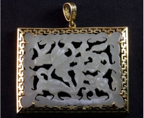 A stunning 18ct yellow gold (stamped 18ct) mounted pendant set with intricately carved Chinese mutton fat jade, 4.7 x 3.7cm.