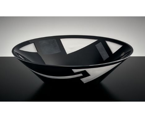 Rosenthal Glasschale. Aztec Baldwin  Guggisberg. Überfangglas, dunkel violett mit geometrischen Formen, geschnitten, geätzt u
