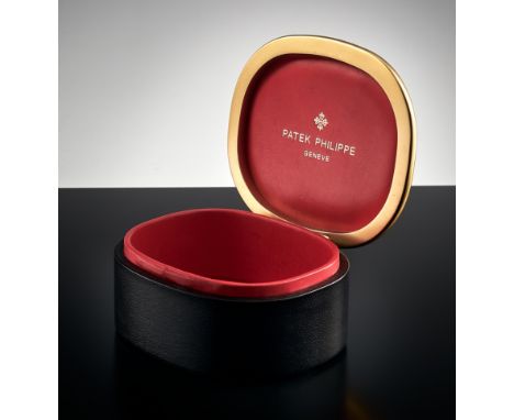 Patek Philippe Etui für eine Elipse-Armbanduhr. Schwarzes und korallrotes Leder. L 13 cm
