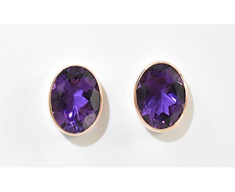 Paar Amethyst-Ohrstecker.  Ovale, facettierte Amethyste 2,20 ct. 14 ct. RG