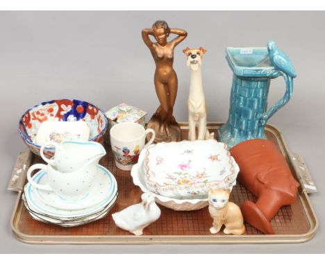 A tray of collectable ceramics including an Imari bowl, Wade, Sylvac style jug, a Susie Cooper part tea service, Spode cabbag