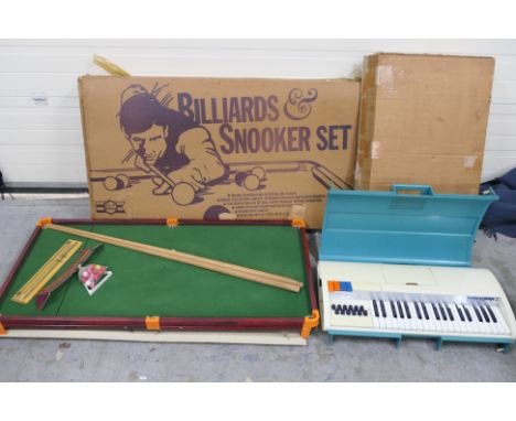 Bontempi Organ - Chad Valley Billiards. A Bontempi Pop3 Organ in carry case / stand and in original box. Plug not connected t