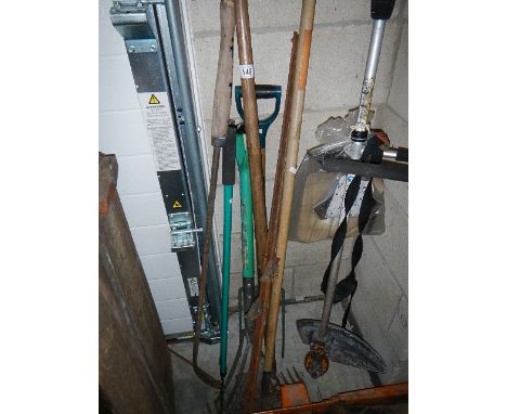 A quantity of garden tools