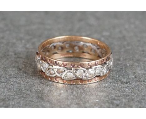 A fully hallmarked ladies 9ct gold band ring. 