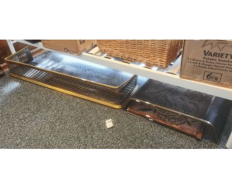 Brass fire curb, fire guard, foliate fire screen (3)