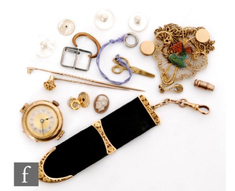 A small parcel lot of assorted jewellery to include a lady's 9ct wrist watch, a filigree pendant, stick pins etc. 