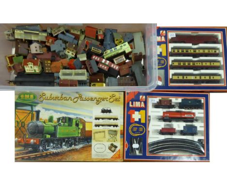 Lima OO Gauge Sets Passenger Set with Western Gladiator locomotive and three coaches and Goods Set with Class 09 Diesel shunt