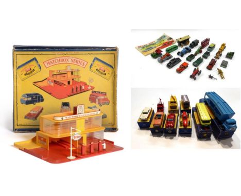 Matchbox Garage Gift Set consisting of Sales and Service Station (G-E); 1-75's: 13 Wreck truck BPW, 23 Caravan trailer SPW, 3